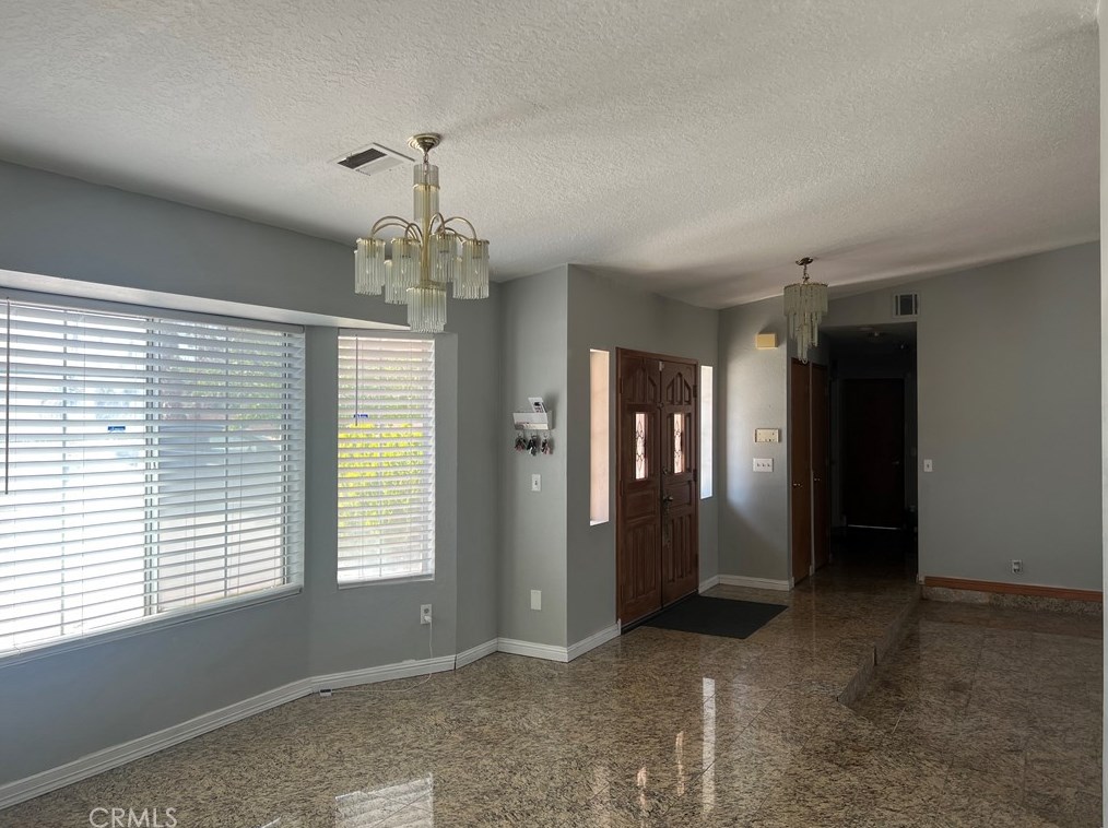 11729 2nd Ave, Hesperia CA  92345-1864 exterior