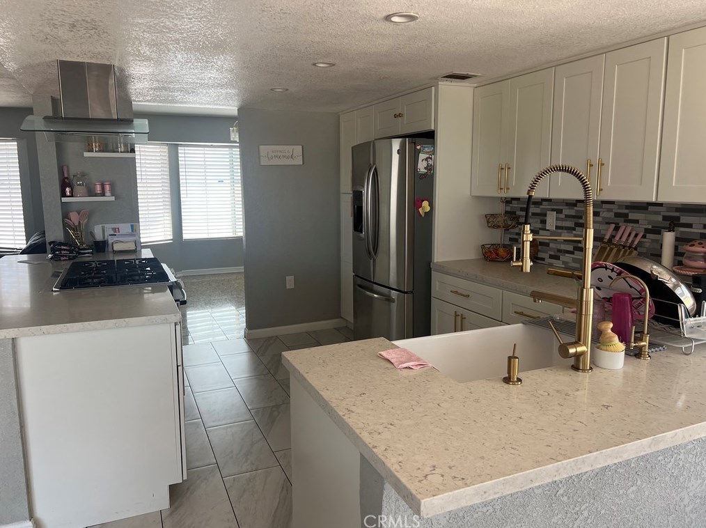11729 2nd Ave, Hesperia CA  92345-1864 exterior