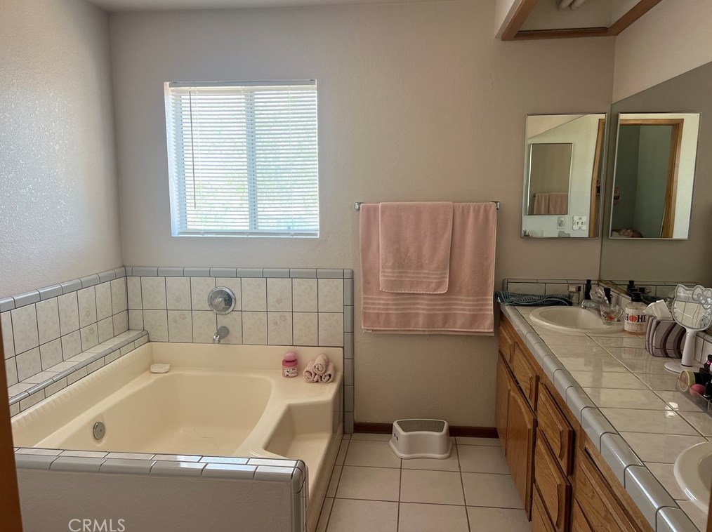 11729 2nd Ave, Hesperia CA  92345-1864 exterior