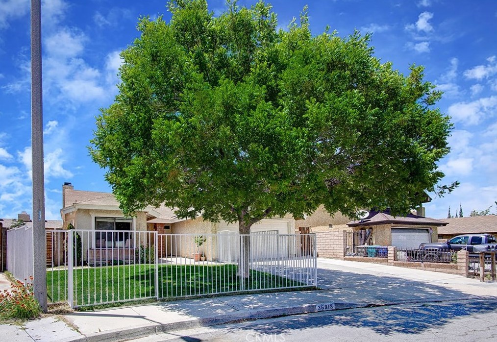 36913 Tobira Dr, Palmdale, CA 93550