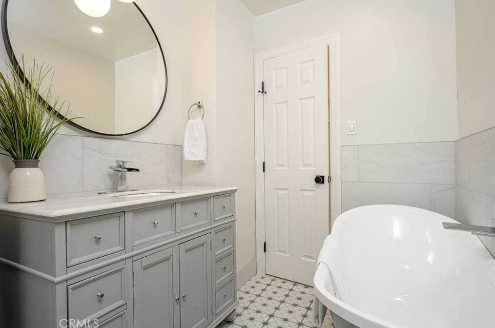 3966 Dobinson St, Los Angeles CA  90063-1751 exterior