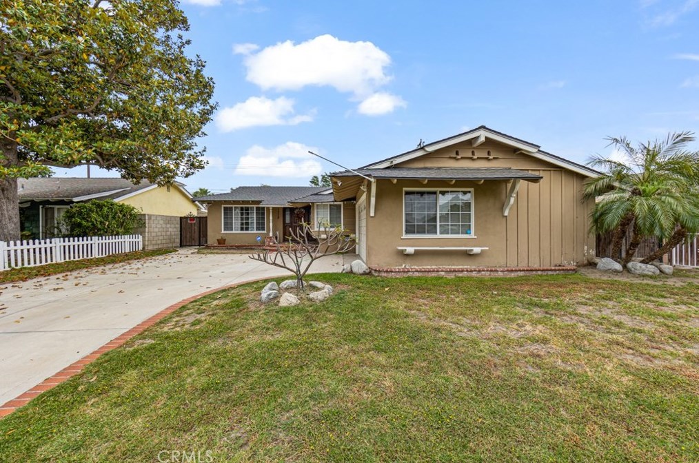 1712 Loretta Ln, Santa Ana, CA 92706-1328
