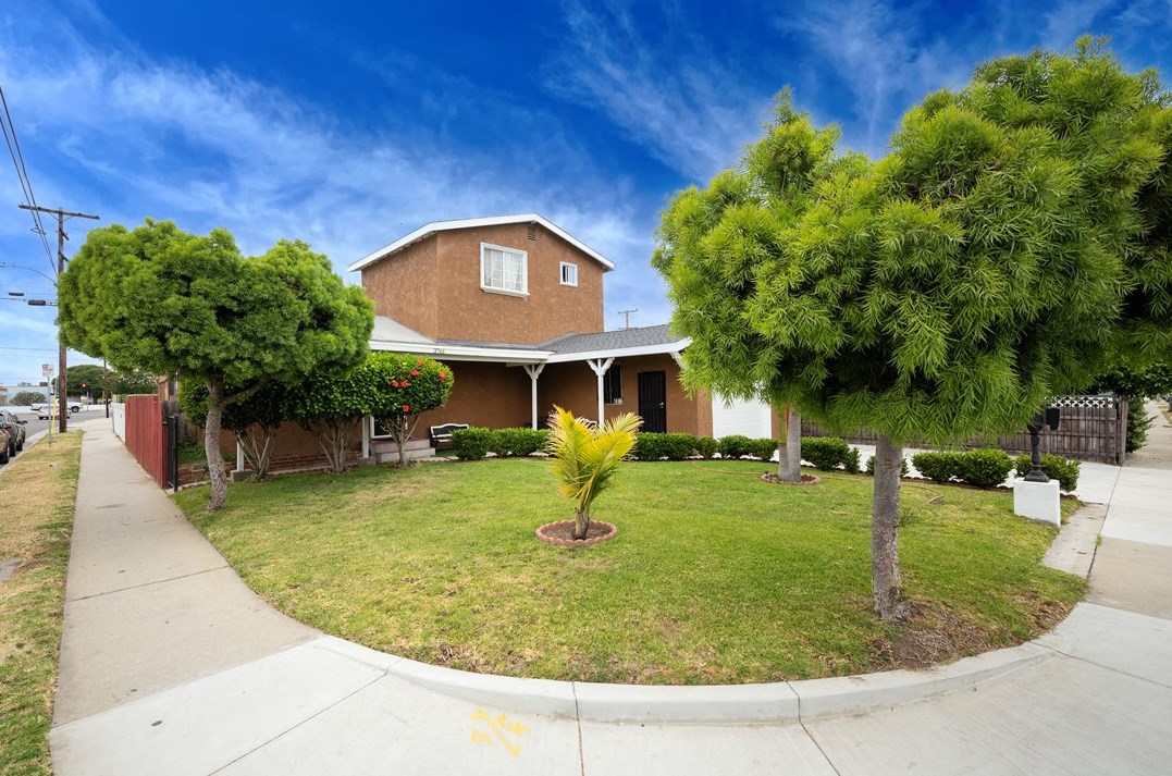 3761 W 115th St, Hawthorne, CA 90250