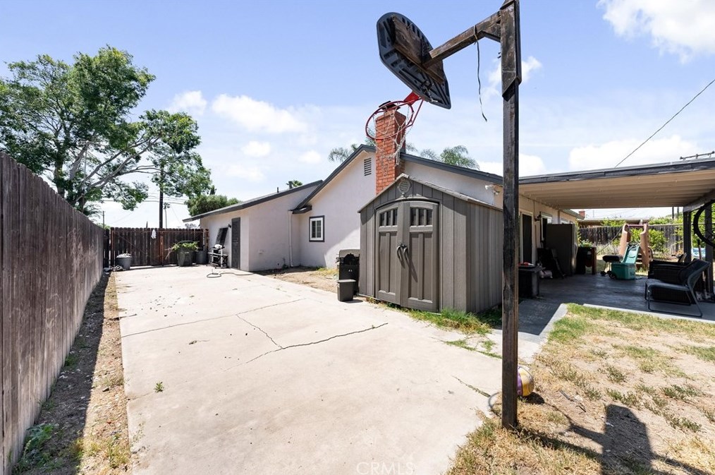 9835 Cypress Ave, Fontana CA  92335-6506 exterior