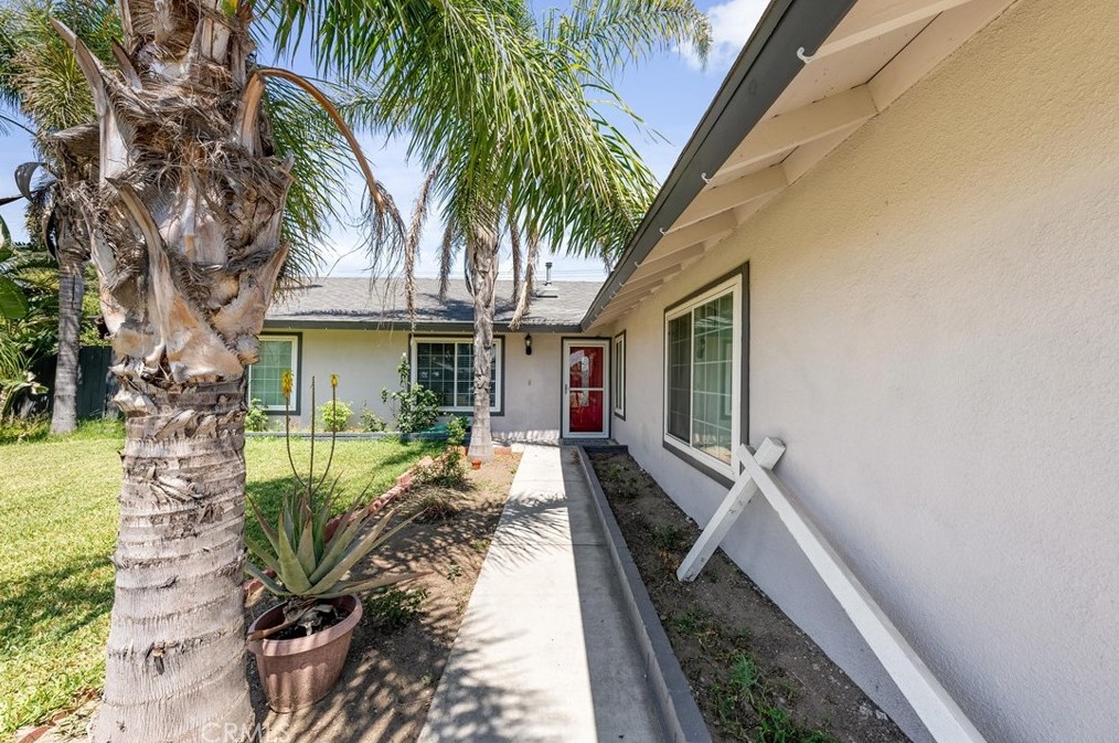 9835 Cypress Ave, Fontana CA  92335-6506 exterior