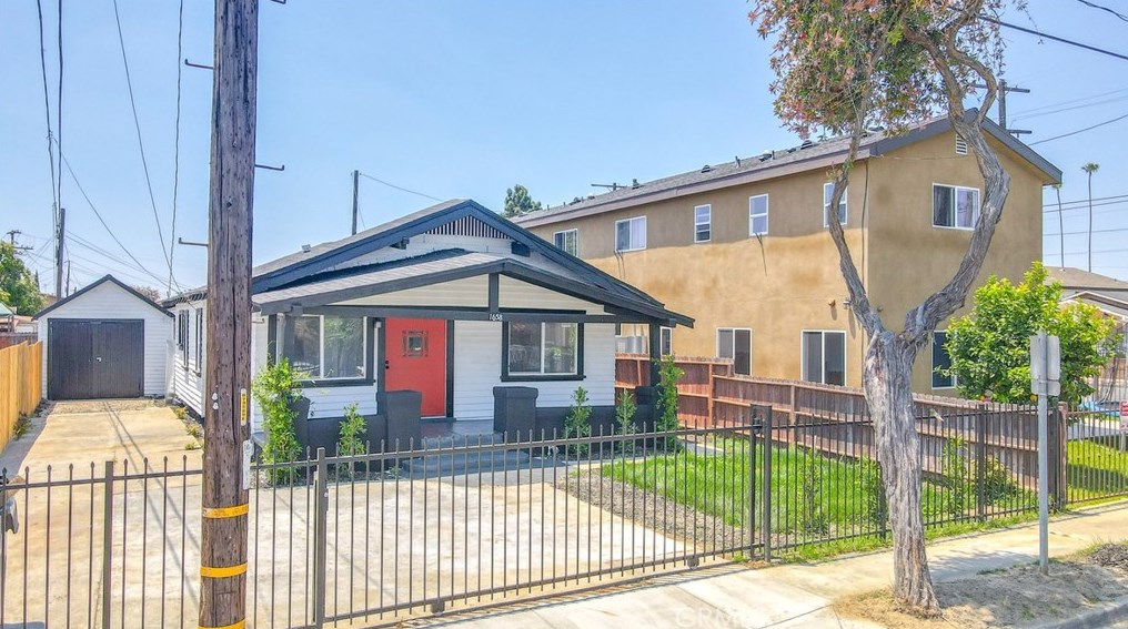 1658 68th St, Los Angeles CA  90001-2062 exterior