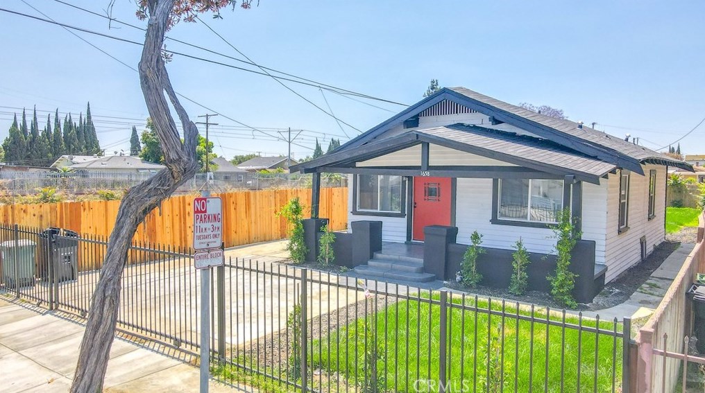 1658 68th St, Los Angeles CA  90001-2062 exterior