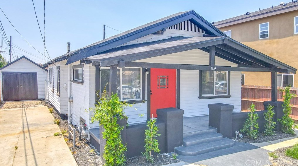 1658 68th St, Los Angeles CA  90001-2062 exterior