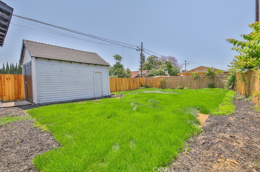 1658 68th St, Los Angeles CA  90001-2062 exterior