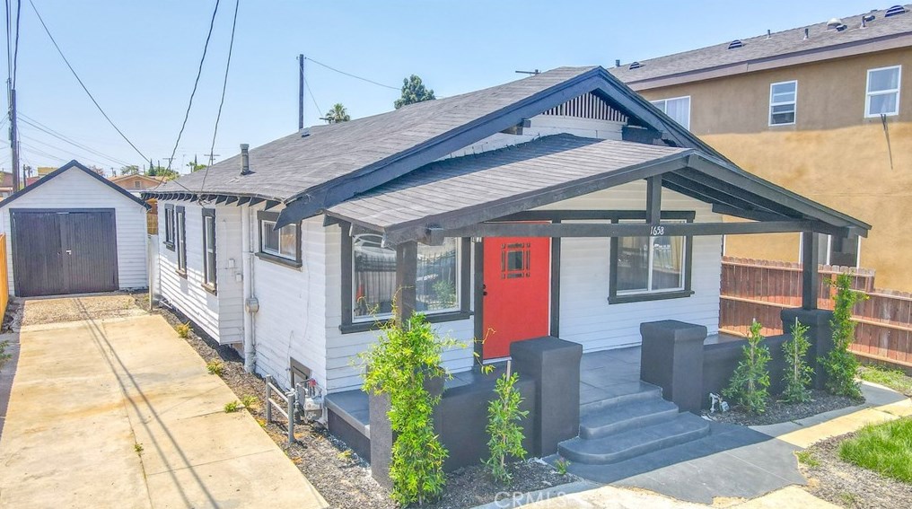 1658 68th St, Los Angeles CA  90001-2062 exterior