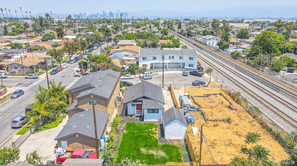 1658 68th St, Los Angeles CA  90001-2062 exterior