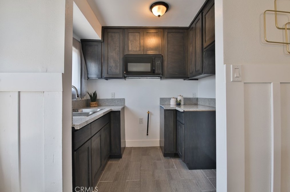 1658 68th St, Los Angeles CA  90001-2062 exterior