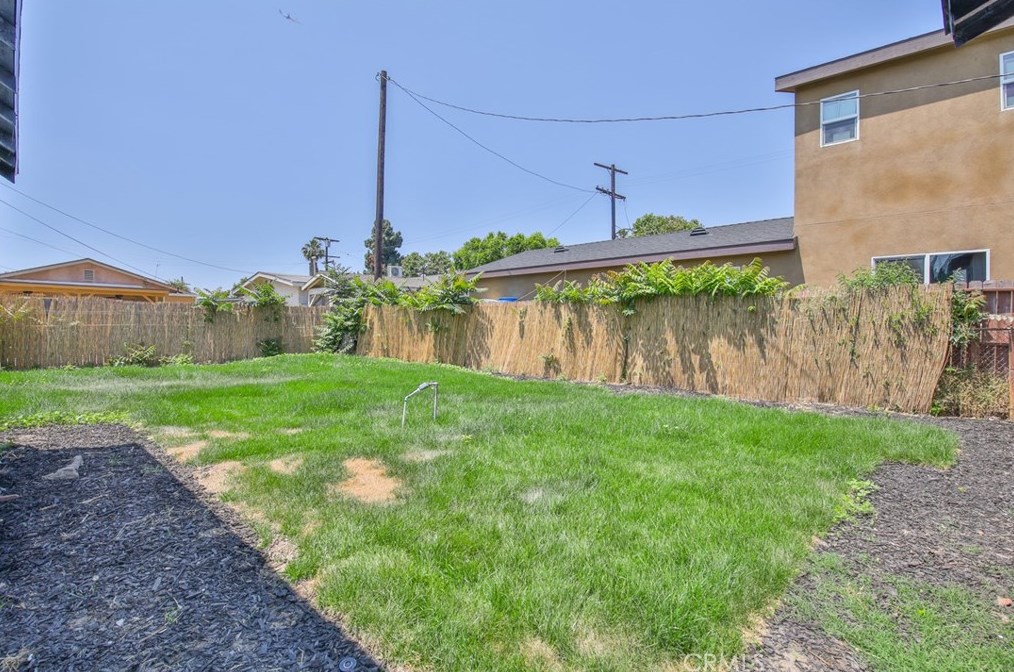 1658 68th St, Los Angeles CA  90001-2062 exterior