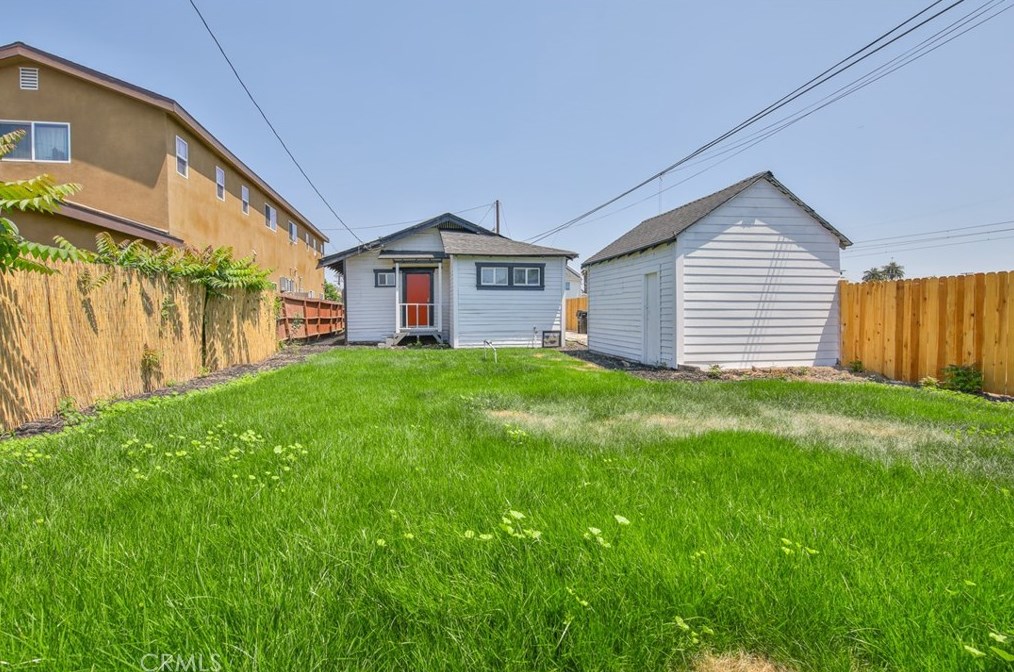 1658 68th St, Los Angeles CA  90001-2062 exterior
