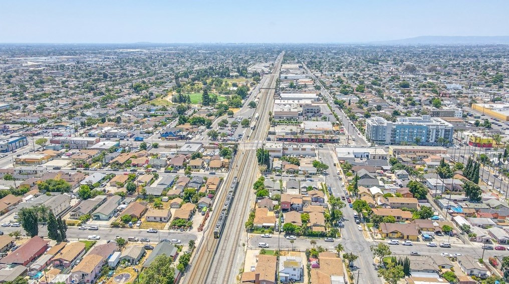 1658 68th St, Los Angeles CA  90001-2062 exterior