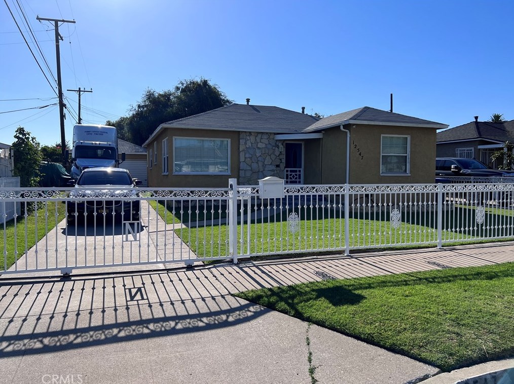 12547 Wright Rd, Lynwood, CA 90262