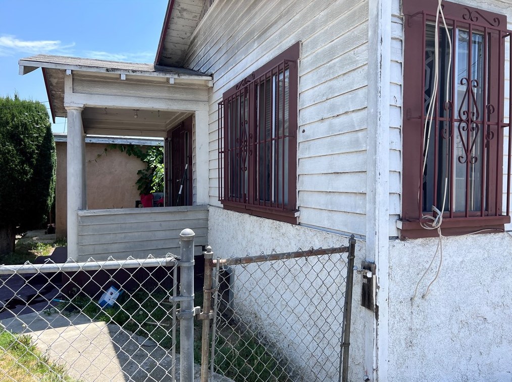 958 60 St, Los Angeles CA  90043-3256 exterior