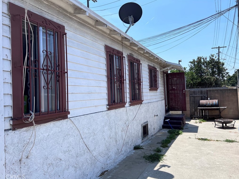 958 60 St, Los Angeles CA  90043-3256 exterior