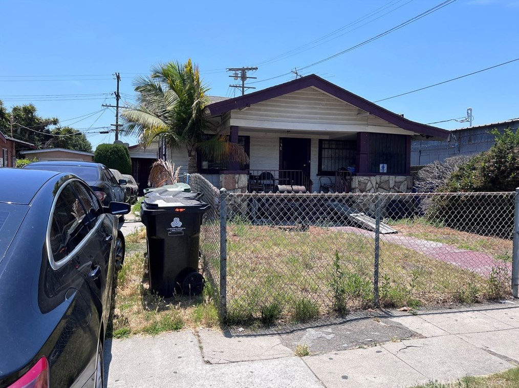 958 60th St, Los Angeles CA  90001-1017 exterior