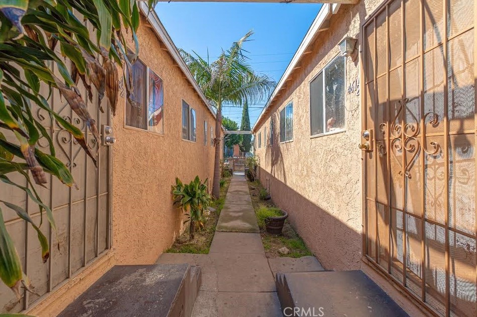 461 30th St, Los Angeles, CA 90007-3321