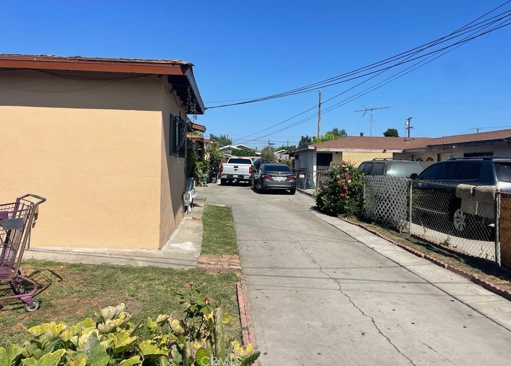 8214 Alix Ave, Los Angeles, CA 90001-3519