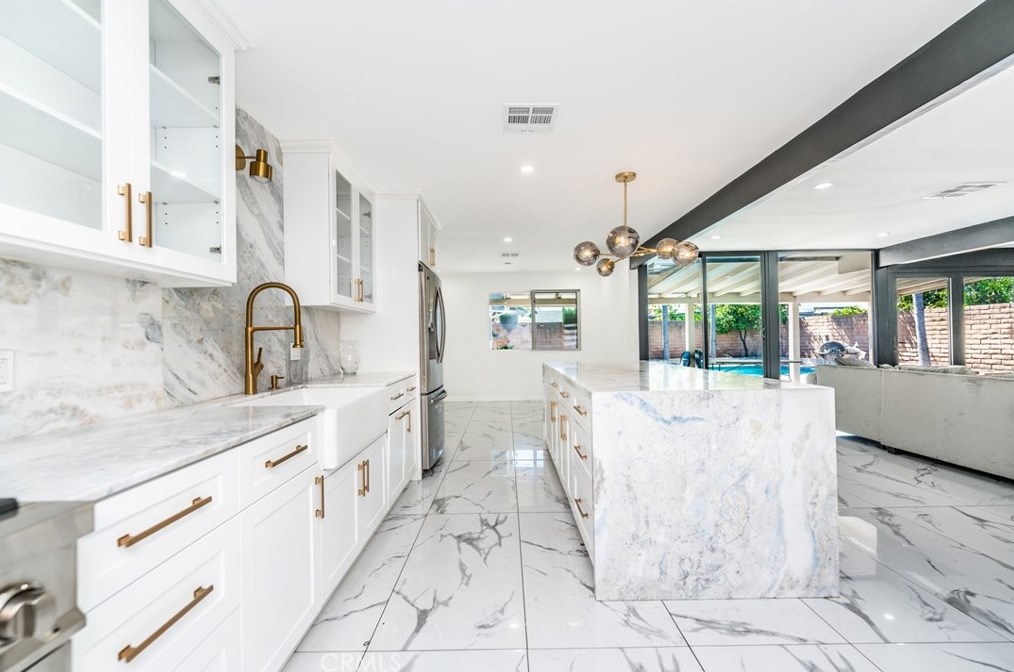 9408 Irwingrove Dr, Downey, CA 90241