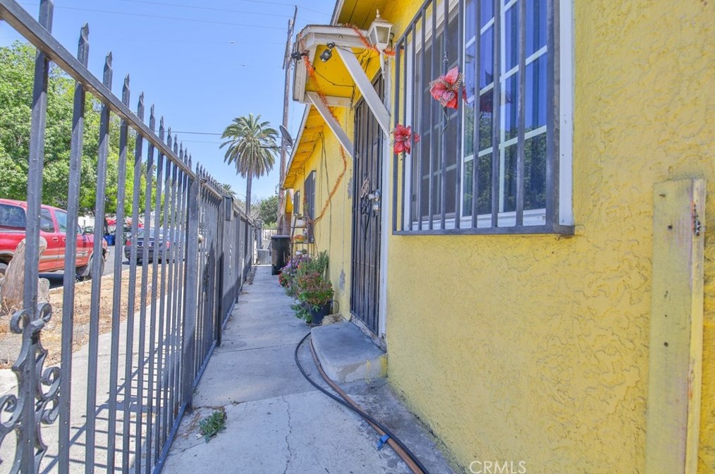 106 94th St, Los Angeles CA  90003-3734 exterior