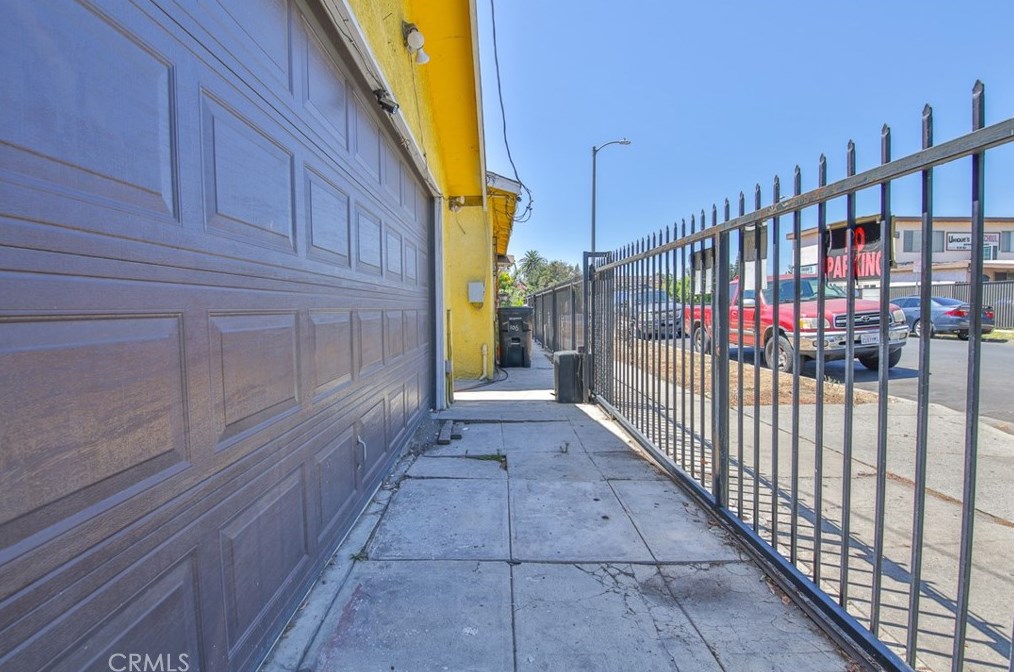 106 94th St, Los Angeles CA  90003-3734 exterior
