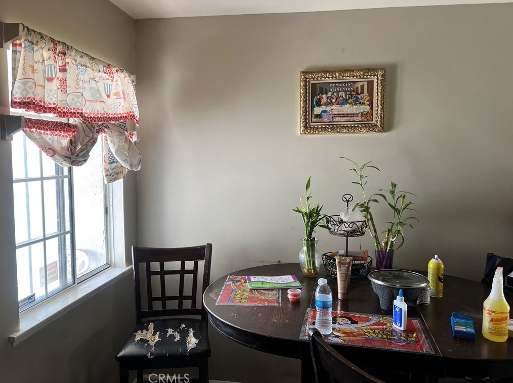8643 Via Norte Dr, Riverside, CA 92503