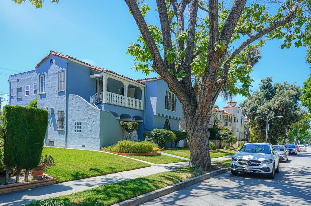 2610 43rd Pl, Los Angeles, CA 90008-3919