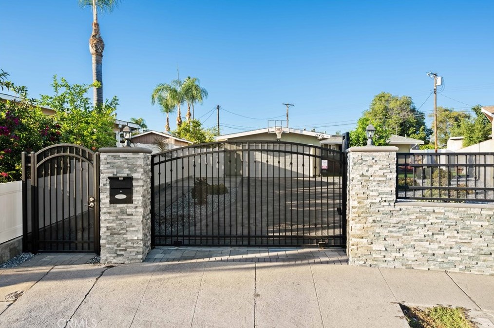 13431 Bromwich Pl, Los Angeles, CA 91331-5613