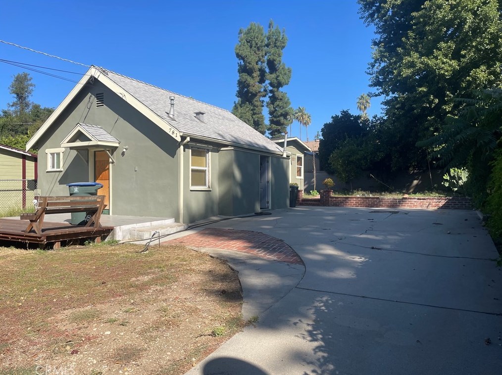 781 Howard St, Pasadena, CA 91103-2049