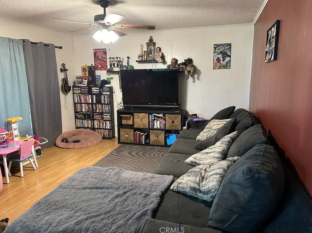 545 Ruby Ave, Hemet, CA 92543-7868