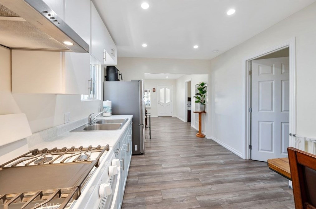 740 108th St, Los Angeles CA  90044-4345 exterior