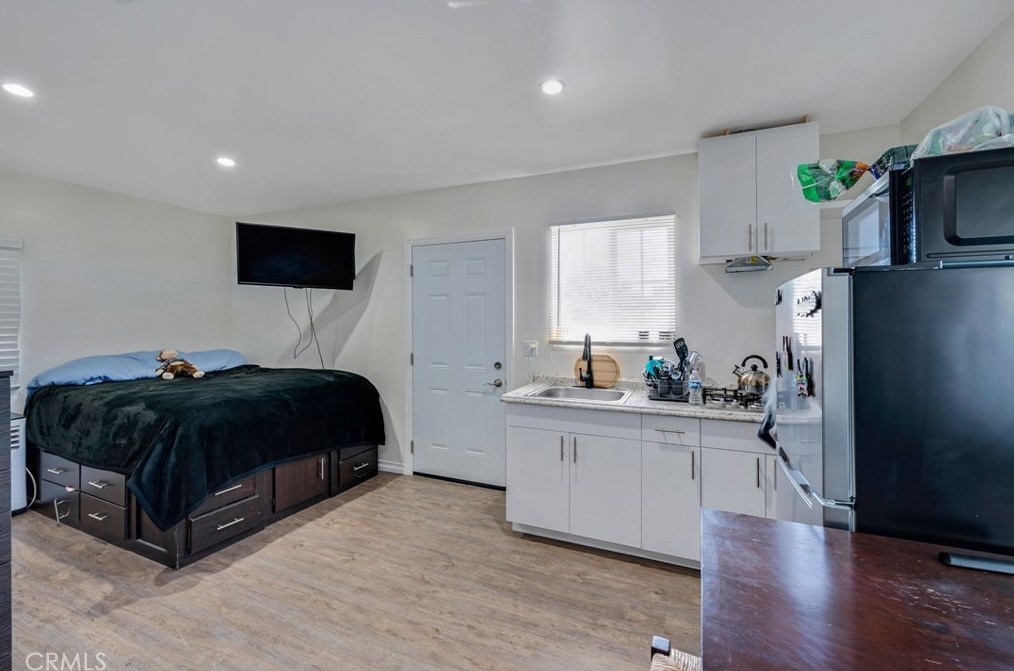 740 108th St, Los Angeles CA  90044-4345 exterior