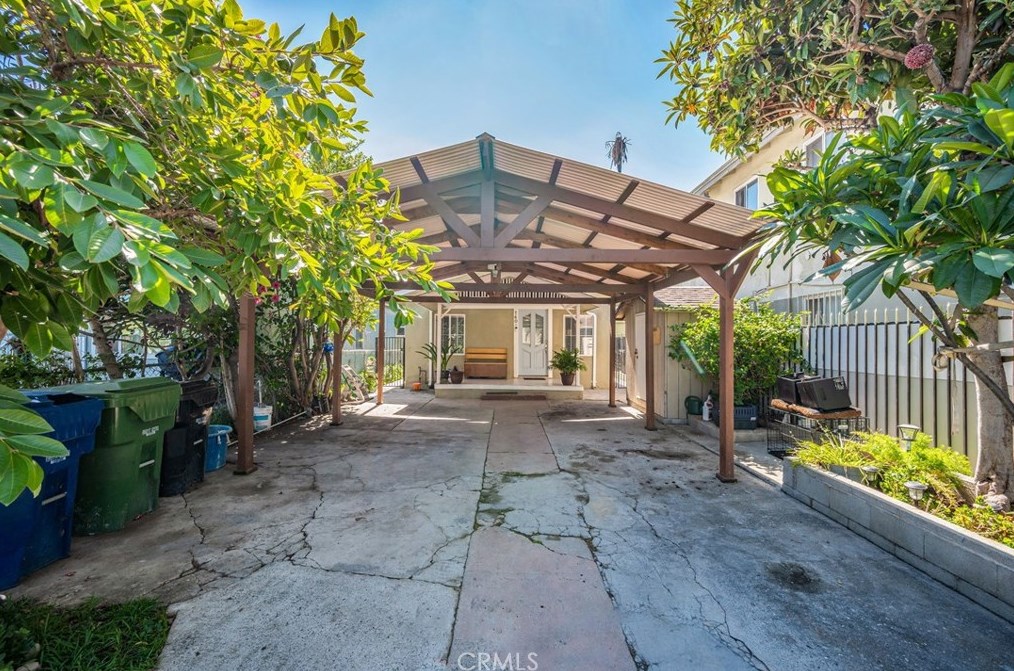 740 108th St, Los Angeles CA  90044-4345 exterior