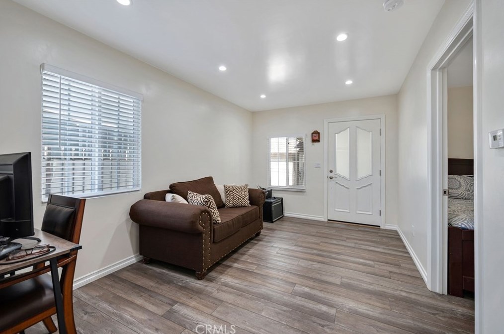 740 108th St, Los Angeles CA  90044-4345 exterior