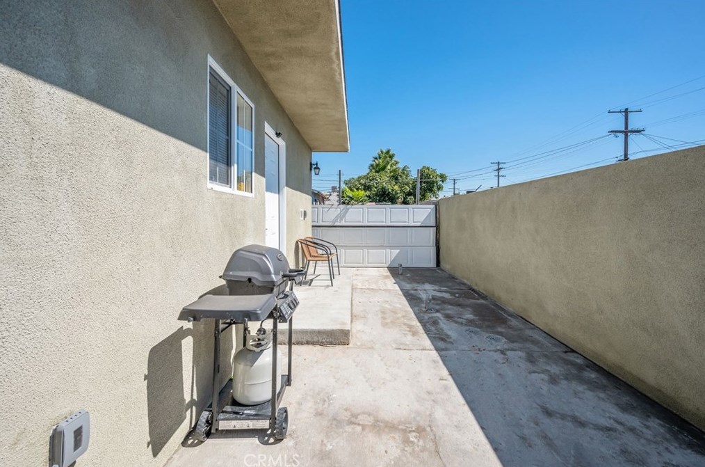 740 108th St, Los Angeles CA  90044-4345 exterior