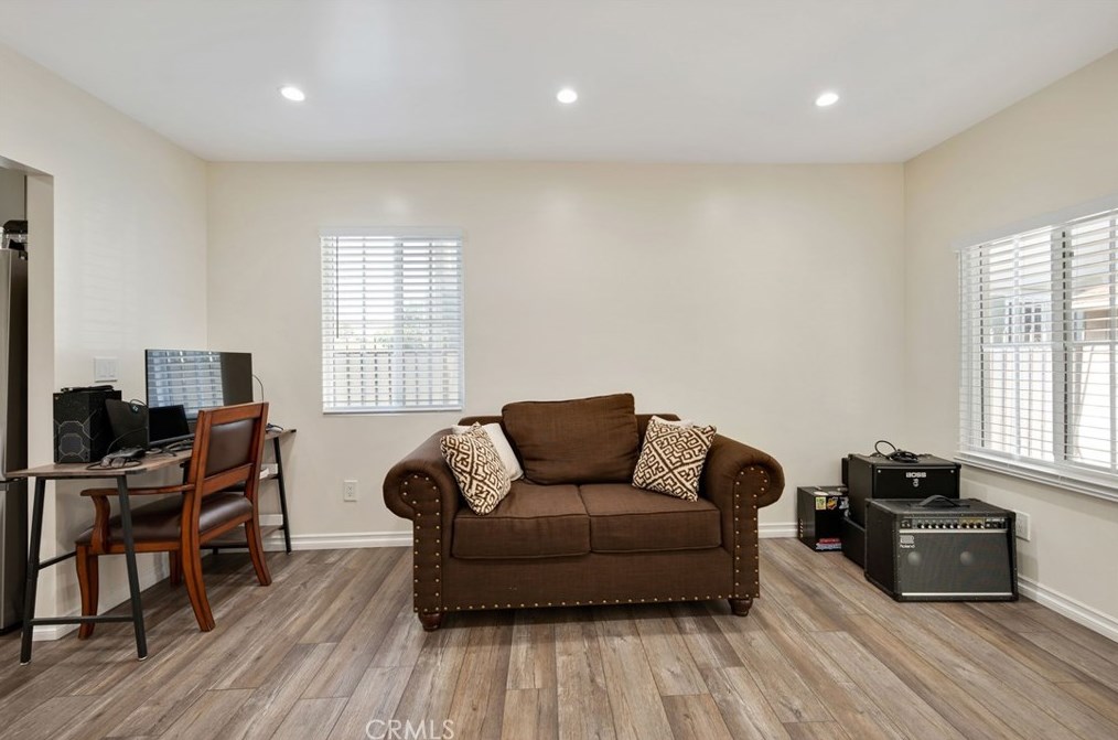 740 108th St, Los Angeles CA  90044-4345 exterior