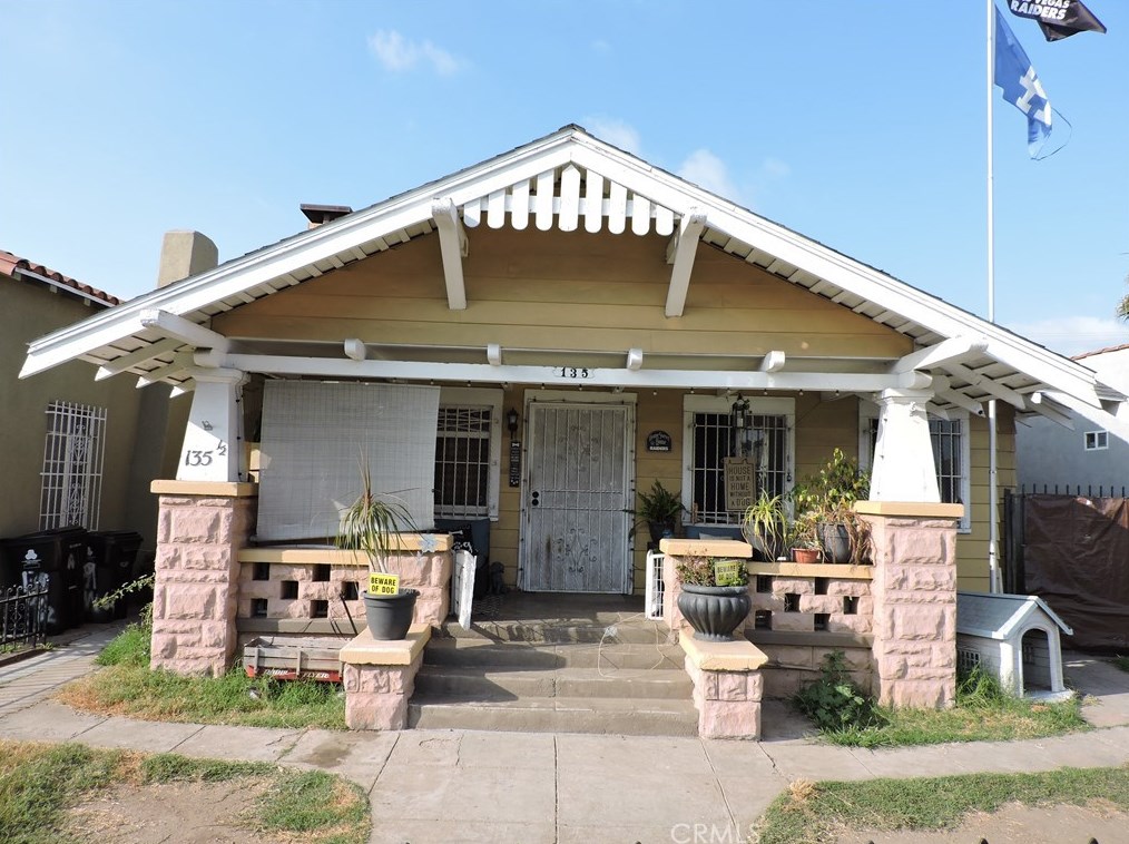 135 62nd St, Los Angeles CA  90003-1233 exterior