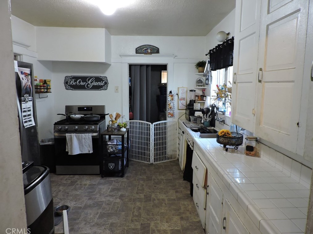 135 62nd St, Los Angeles CA  90003-1233 exterior