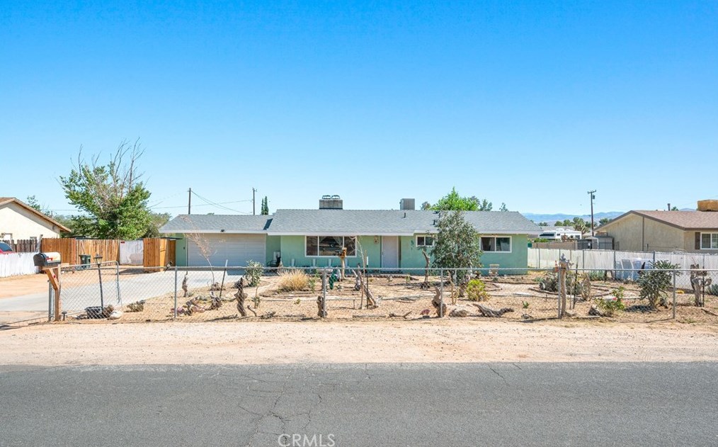 13041 Algonquin Rd, Apple Valley, CA 92308-6475