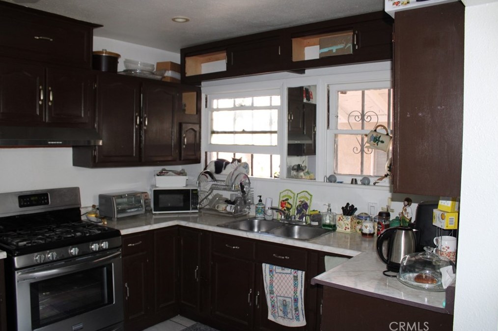 132 82nd St, Los Angeles CA  90003-3120 exterior