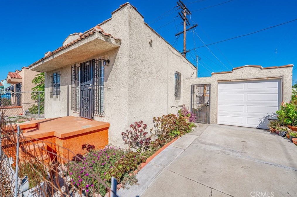 423 63rd Pl, Los Angeles, CA 90003-1007