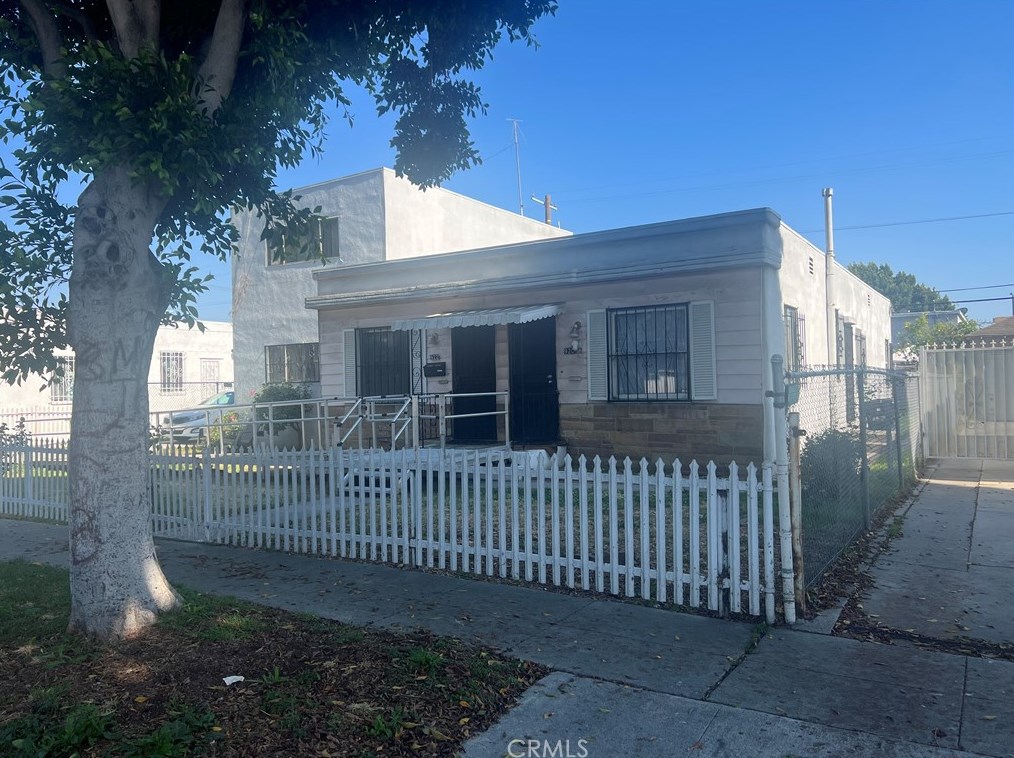 920 91st St, Los Angeles, CA 90002-1626