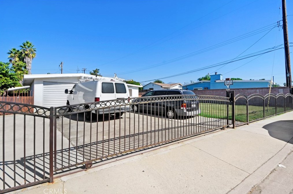 1947 Arthur Ave, Pomona, CA 91768-2021