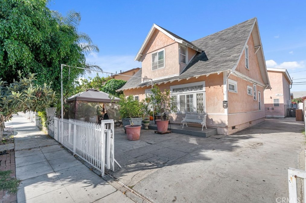 1415 Linden Ave, Long Beach, CA 90813