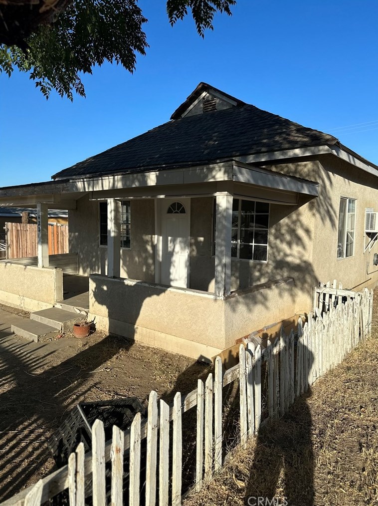 422 Naylor Ave, Taft, CA 93268-4223