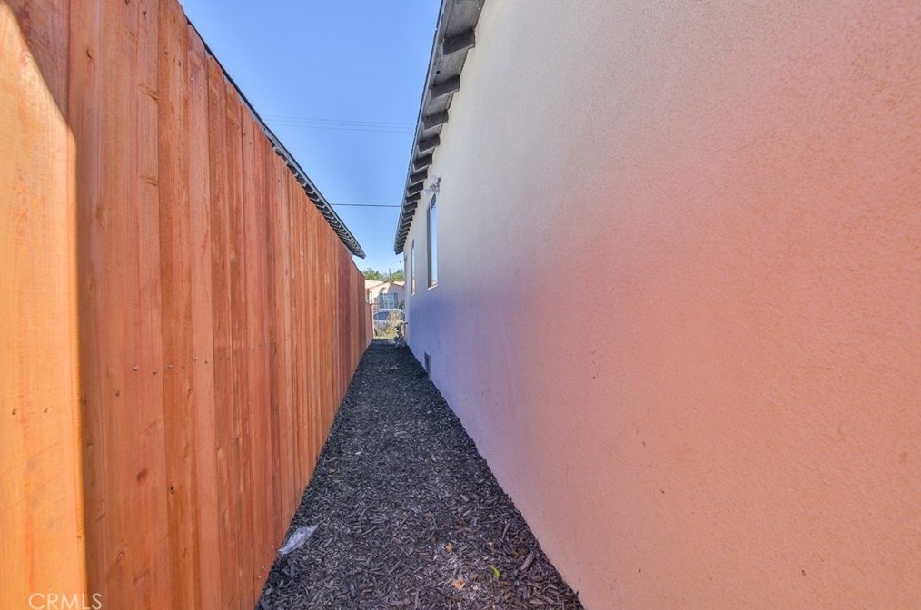 8917 Elm St, Los Angeles CA  90002-1804 exterior