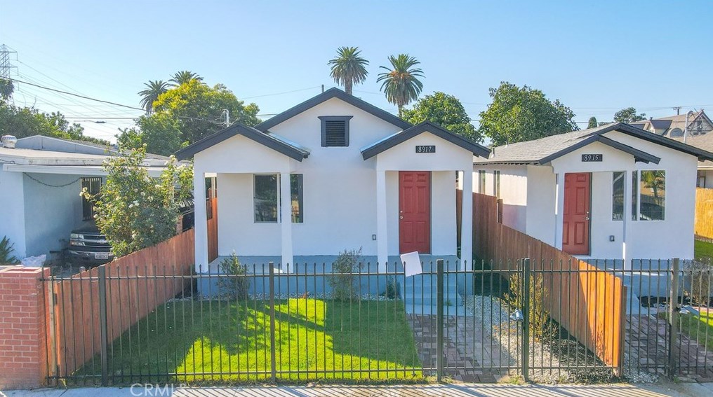 8917 Elm St, Los Angeles CA  90002-1804 exterior